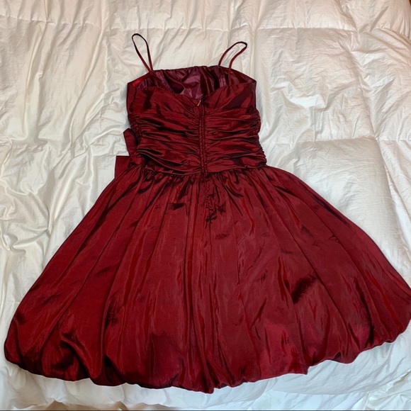 Red Dress - Picture 11 of 12